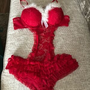 New. Xmas Red Ruffled feather trim Teddy. Size large